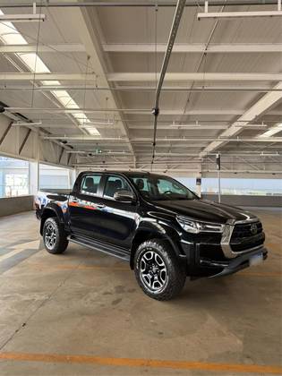 TOYOTA HILUX 2.8 D-4D TURBO DIESEL CD SRX PLUS 4X4 AUTOMÁTICO